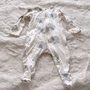 Old navy footed one piece 3-6m